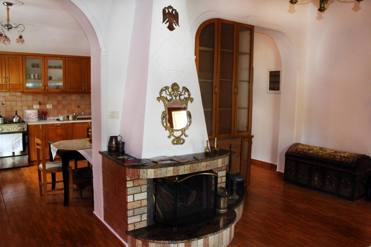 Margarita - Entire House With 4 Bedrooms And Free Parking Gjirokastra Kültér fotó